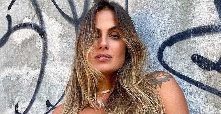 Ex-BBB Carol Peixinho posa só de biquíni e eleva a temperatura com corpão escultural: "Furacão" - Reprodução/Instagram