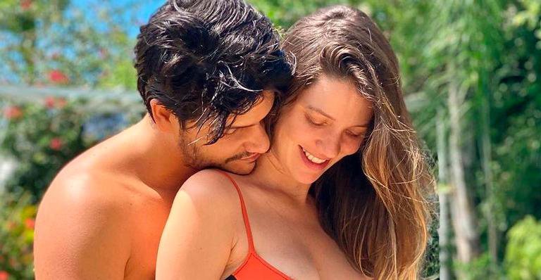 Nathalia Dill ganha carinho do marido no barrigão de sete meses de gravidez - Reprodução/Instagram/Lorena Comparato