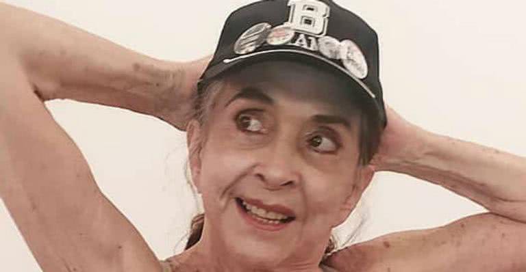 Aos 79 anos, Betty Faria sensualiza ao posar com macacão justíssimo e decotado - Reprodução/Instagram