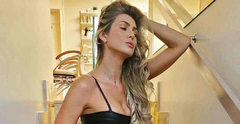 Lívia Andrade ostenta curvas impecáveis em vestido justinho: ''Gostosa!'' - Arquivo Pessoal