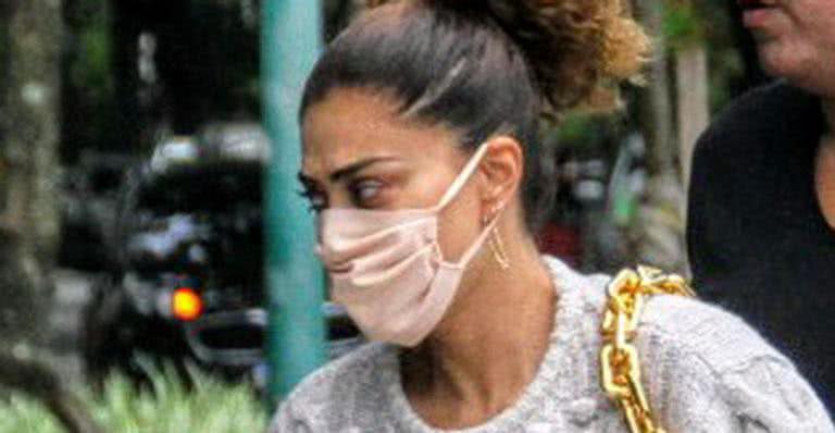 Juliana Paes deixa carro de luxo com look ousado - AgNews