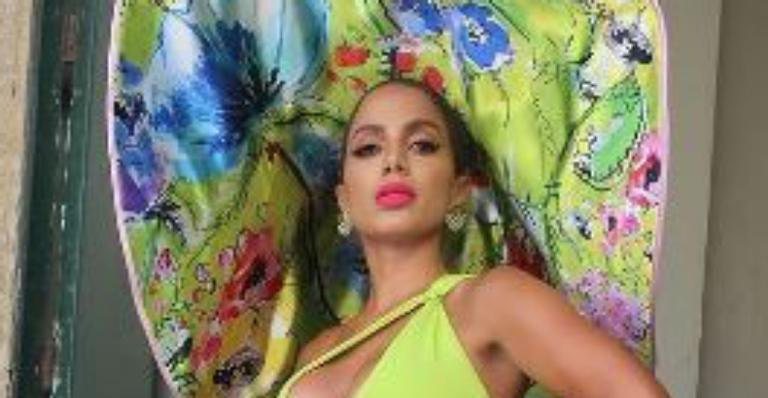 Abusada, Anitta deixa virilha à mostra em maiô cavadíssimo e quase mostra demais - Arquivo Pessoal