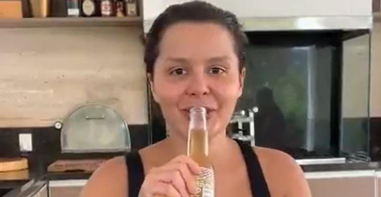 Maraisa bebe garrafa de cerveja em 9 segundos e lança desafio: "Duvido fazer igual" - Reprodução/Twitter