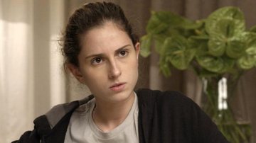 A jovem ficará emocionada ao descobrir que existem outras pessoas iguais a ela; confira o que vai acontecer! - Reprodução/TV Globo