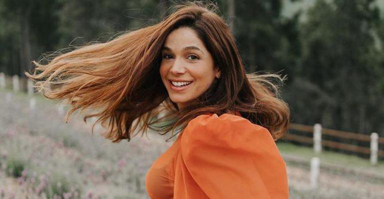 Sabrina Petraglia divulga ensaio em campo de lavanda e barrigão choca fãs - Instagram/@babuskafotografia