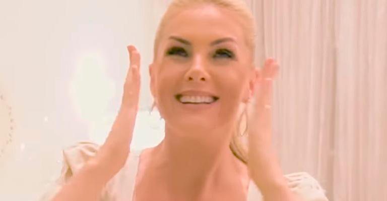 Ana Hickmann abre portas da mansão e exibe árvore de Natal luxuosa - Reprodução/YouTube