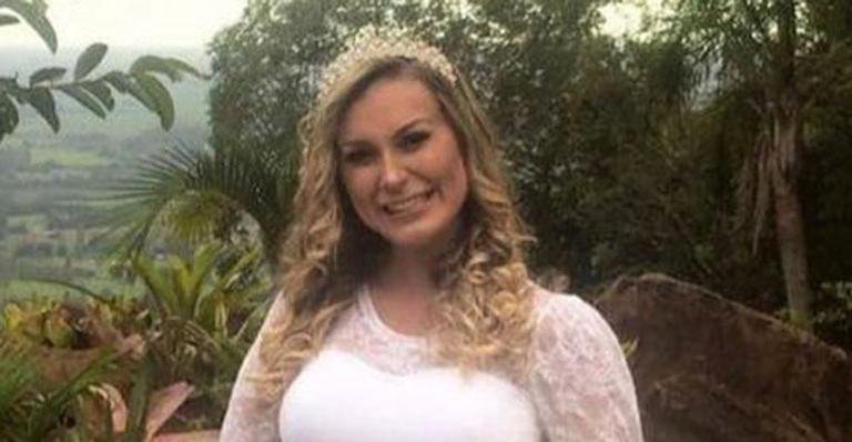 Com vestido comportado, Andressa Urach se casa em pousada em SC - Reprodução/Instagram