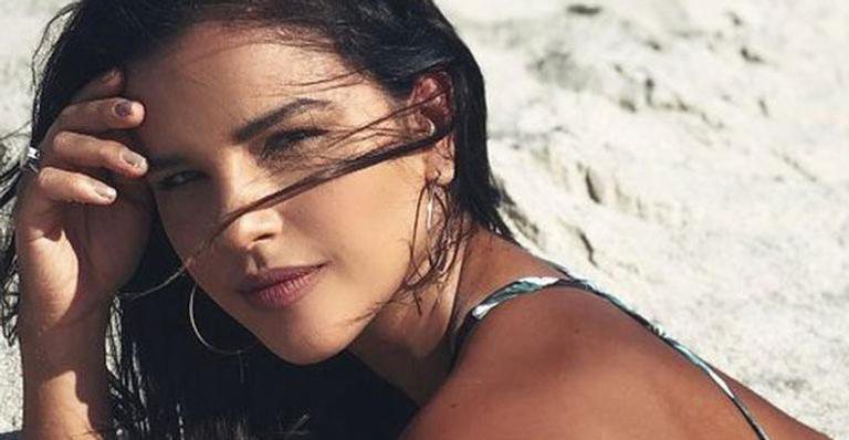 Mariana Rios vira o bumbum para o sol usando biquíni fio-dental - Reprodução/Instagram