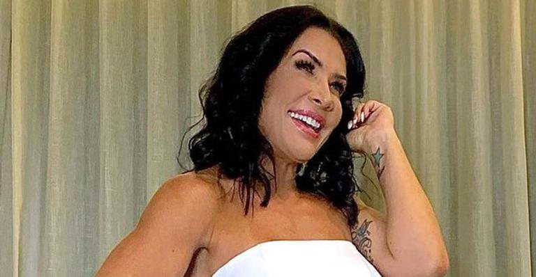 Scheila Carvalho elege cinto gigantesco e deixa a barriga de fora - Reprodução/Instagram