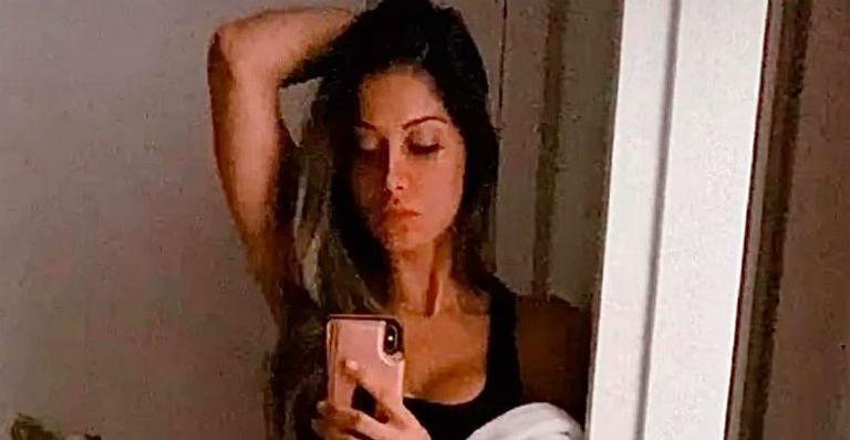 Com Covid-19, Mayra Cardi surge nas redes de calcinha e confessa ainda se sentir fraca - Reprodução/Instagram