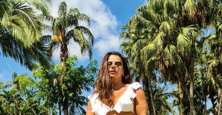 Viviane Araújo elege traje quente e abusa da sensualidade ao ostentar corpo escultural - Reprodução/Instagram