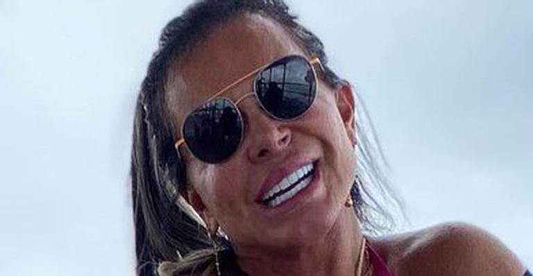 Aos 61 anos, Gretchen posa de biquíni fio-dental para as lentes do marido - Reprodução/Instagram