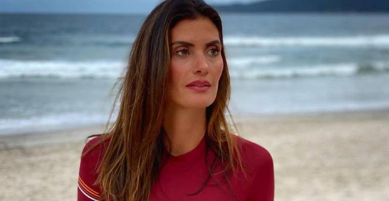 Isabella Fiorentino mostra mão ensanguentada após se machucar em dia de surf: "Acidente de percurso" - Reprodução/Instagram