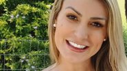 Em clique íntimo, Andressa Urach surge na cama com o marido no maior chamego: "Colocando para dormir" - Reprodução/Instagram