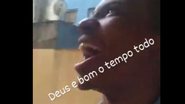 Vizinhos de Lucas Penteado ovacionam o ator das janelas dos prédios - Reprodução/Instagram