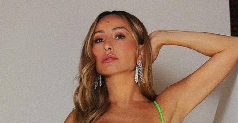 Sabrina Sato para a internet ao surgir sem calcinha em vestido justíssimo de fenda: "Como pode ser tão linda?" - Reprodução/Instagram