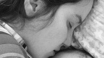 Nathalia Dill emociona ao publicar momento de comunhão com filha recém-nascida - Reprodução/Instagram