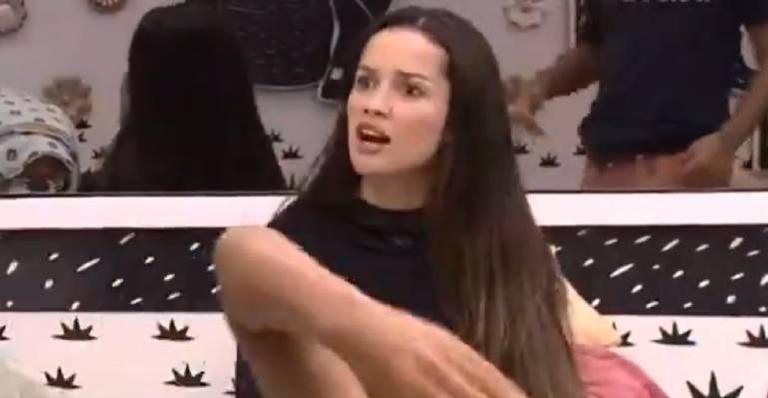 BBB21: Juliette revela tamanho de 'dote' de Gilberto e deixa brother envergonhado: "É um p***ão, viu?" - Reprodução/TV Globo