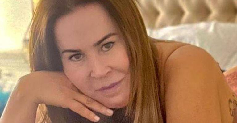 Aos 62 anos, Zilu Camargo posa de lingerie na cama - Reprodução/Instagram