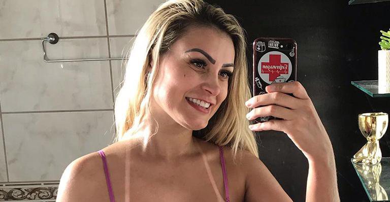 Andressa Urach culpa seu bumbum pelos males do país - Reprodução