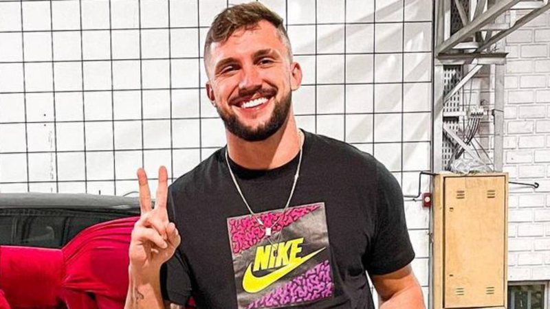 Ex-BBB Arthur Picoli conquista seu primeiro carro e comemora muito na web: "Realizei um grande sonho" - Reprodução/Instagram