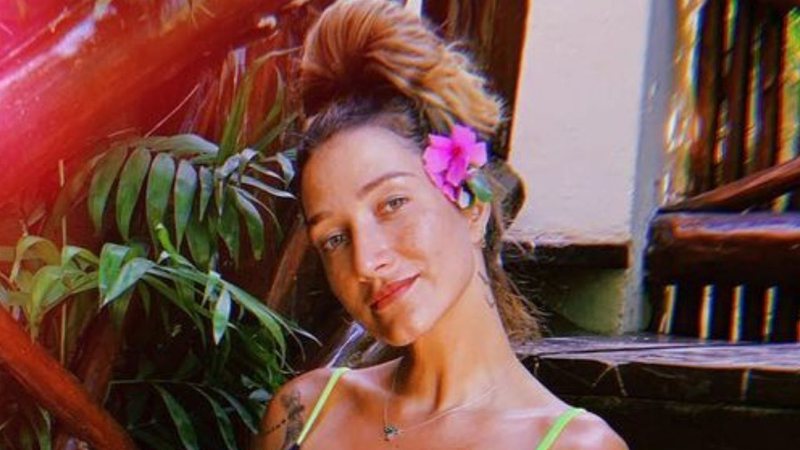 Gabriela Pugliesi ignora polêmicas e surge pleníssima em clique de biquíni: "Há flores em tudo" - Reprodução/Instagram