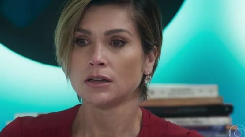 A empresária ficará vulnerável ao ver o amor de sua vida bem na sua frente; veja - Reprodução/TV Globo