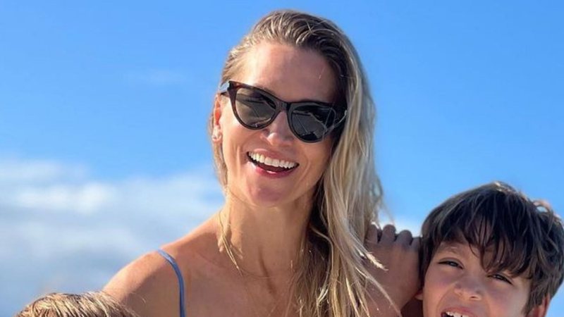 Anne Lottermann posa de biquíni com os dois filhos em foto rara: "Estão enormes" - Reprodução/TV Globo