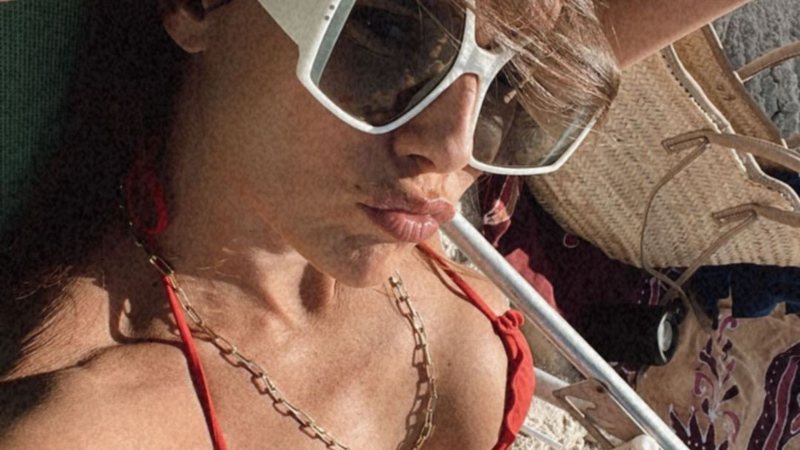 Aos 42 anos, Deborah Secco dá close indiscreto ao posar de biquíni - Reprodução/Instagram