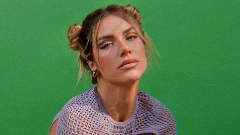 Giovanna Ewbank abusa do decote em vestido de tricô e corpão choca: "Mulherão" - Reprodução/Instagram