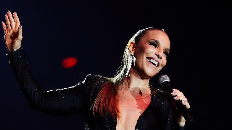 Ivete Sangalo aposta em decote até o umbigo em show - Reprodução/Instagram