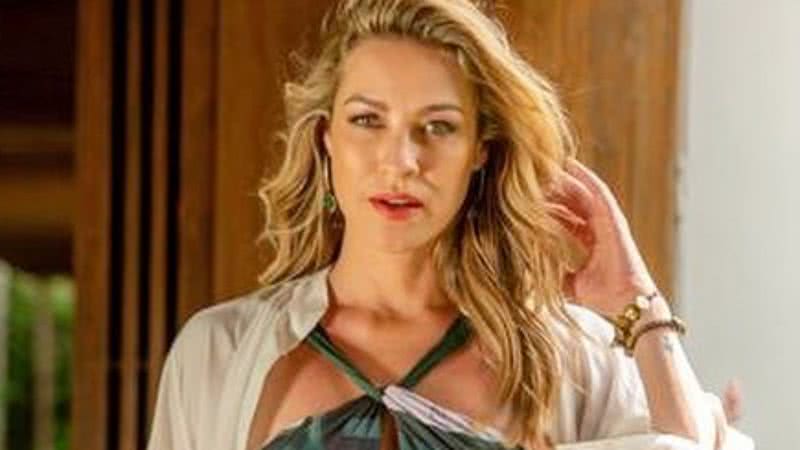 Luana Piovani abre a camisa e ostenta corpão turbinado aos 45 anos: "Mulherão" - Reprodução / Instagram