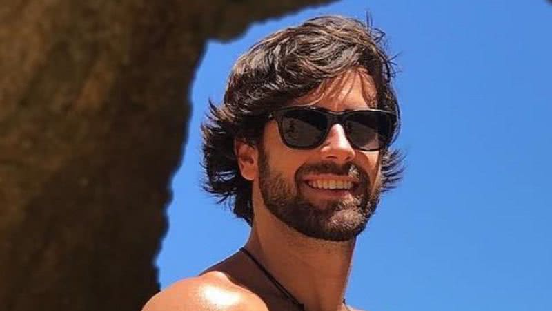 Marcos Pitombo ostenta tanquinho surreal em cliques só de sunga: "Gostoso" - Reprodução/Instagram