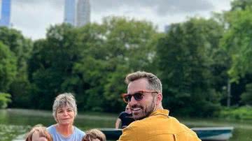 Viúvo de Paulo Gustavo curte passeio de barco com os herdeiros - Instagram