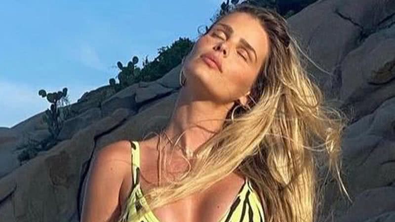 Yasmin Brunet deixa lateral da virilha à mostra com biquíni cavado - Reprodução/Instagram