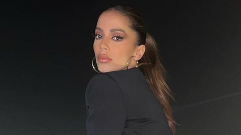 Em Paris, Anitta deixa bumbum à mostra em look recortado: "Rainha" - Reprodução/Instagram