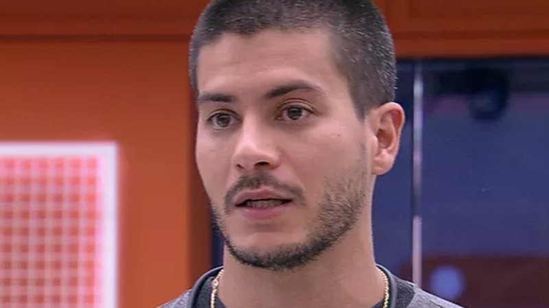 Arthur Aguiar começa dieta e orgulha Maíra Cardi - Reprodução/TV Globo