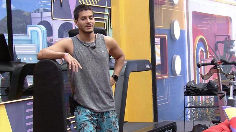 Arthur Aguiar ironizou a maneira como os integrantes do quarto lollipop analisam o jogo no BBB22 - Reprodução/TV Globo