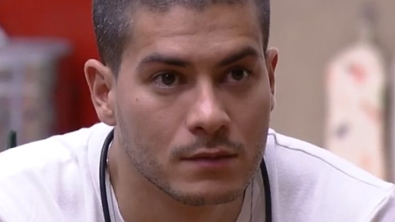 Arthur Aguiar é detonado na web após reação à liderança de Lina - Reprodução/TV Globo