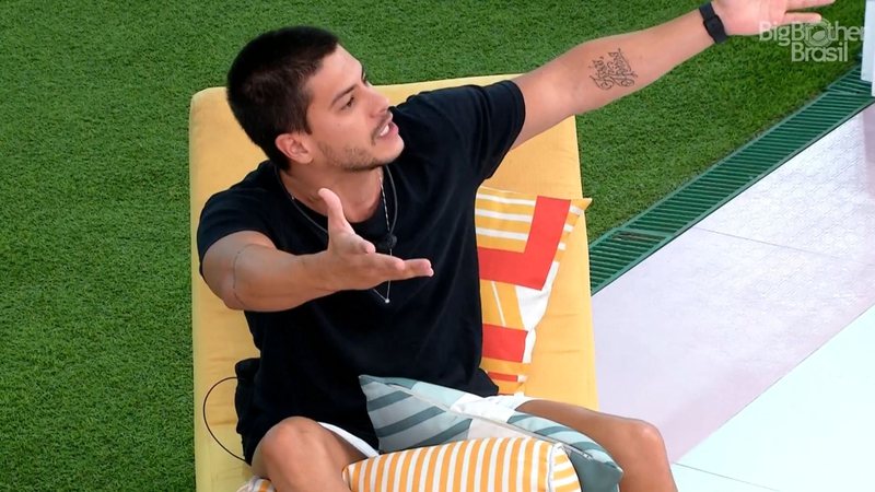 Arthur Aguiar ficou aos berros no BBB22 ao conversar com Gustavo sobre uma situação envolvendo Lucas - Reprodução/TV Globo