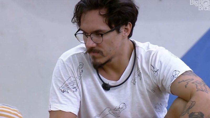 Eliezer resolveu refletir sobre como poderá ser a próxima semana dentro do BBB22 caso seu rival vença a prova do líder - Reprodução/TV Globo