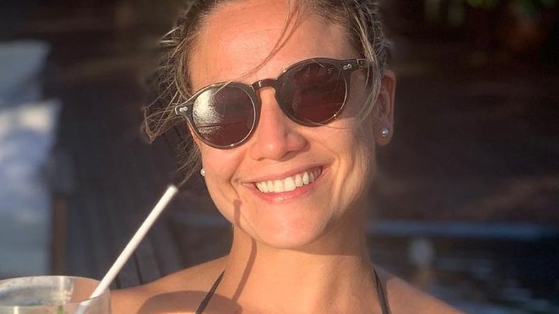 Fernanda Gentil mostra corpo impecável em raríssimo clique de biquíni - Reprodução/Instagram