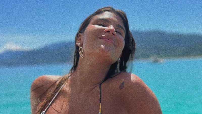 De biquíni, Giulia Costa ostenta decote farto após banho de mar: "Espetacular" - Reprodução/Instagram