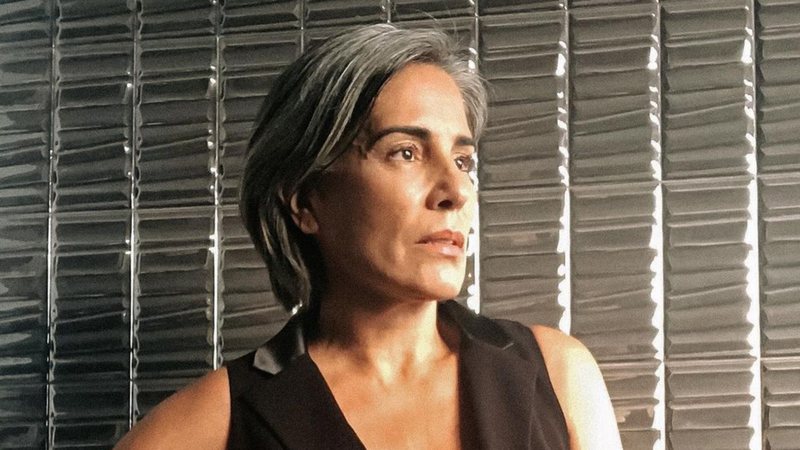 Aos 58 anos, Gloria Pires elege vestido mínimo e capricha no decote: “Espetáculo” - Instagram