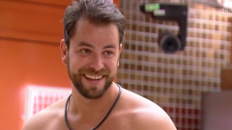 BBB22: Gustavo debocha de brother e cogita eliminação: “Se estiver na casa” - Reprodução/Globo