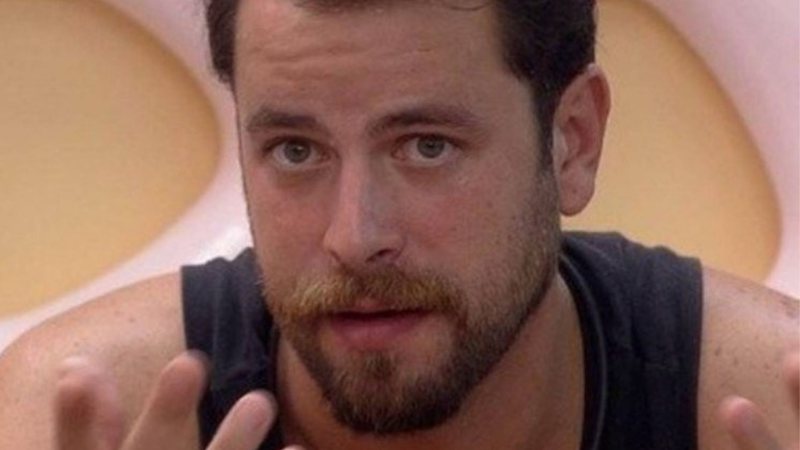 BBB22: Ator pornô? Gustavo tira a barba, muda o visual e gera alvoroço nas redes sociais - Reprodução/TV Globo