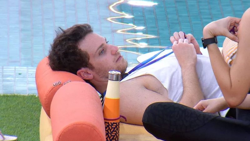 Lucas conversou com Eslovênia com uma atitude que não gostou de ouvir das comadres no BBB22 - Reprodução/TV Globo