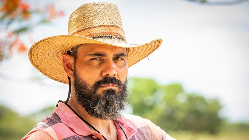 Cena da castração de Alcides, interpretado por Juliano Cazarré, será mantida no remake de 'Pantanal'; veja a sequência que horrorizou em 1990 - Reprodução/TV Globo