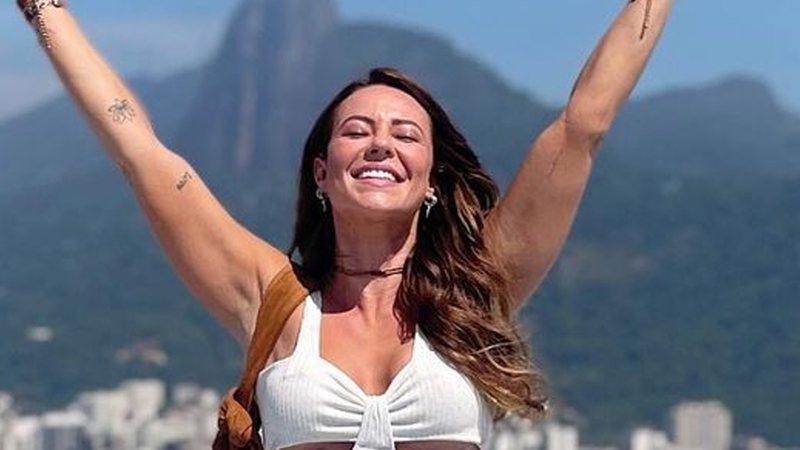 Paolla Oliveira mostra barriga trincada com vestido recortado - Reprodução/Instagram