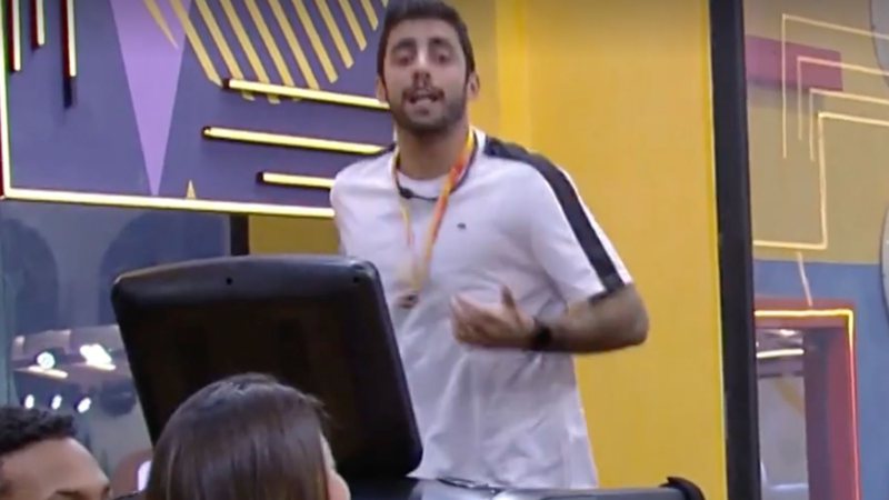 BBB22: Pedro Scooby se irrita com sister: "Volto líder e faz cara feia?" - Reprodução/TV Globo